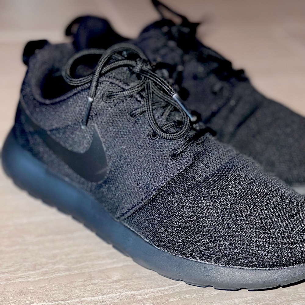 Nike Roshe One 👟⚫️